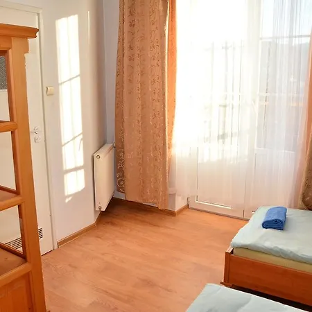 Zamek アパートホテル クリニツァ・ズドルイ